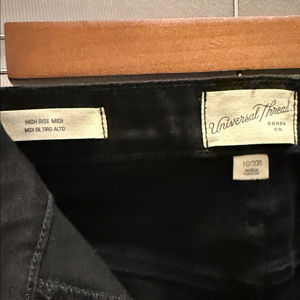 Universal Thread Shorts - Picture 2 of 3